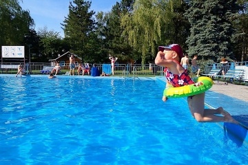 Chaty s baz�nem - CHKO Beskydy - Pustevny