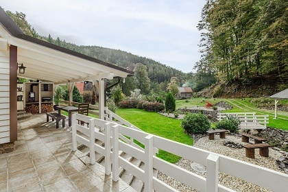 Chata Kru�n� hory - hrad Per�tejn - �eka Oh�e