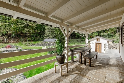 Chata Kru�n� hory - hrad Per�tejn - �eka Oh�e