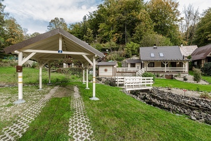 Chata Kru�n� hory - hrad Per�tejn - �eka Oh�e