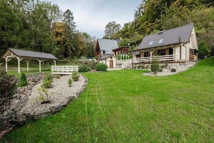 Chata Kru�n� hory - hrad Per�tejn - �eka Oh�e