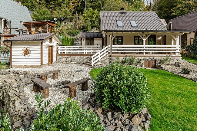 Chata Kru�n� hory - hrad Per�tejn - �eka Oh�e