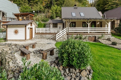 Chata Kru�n� hory - hrad Per�tejn - �eka Oh�e