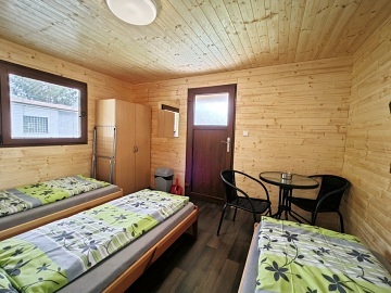 Chaty a Kemp s baz�nem - Gibon park - Beskydy