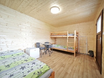 Chaty a Kemp s baz�nem - Gibon park - Beskydy