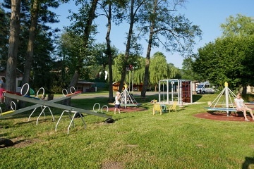 Chaty a Kemp s baz�nem - Gibon park - Beskydy