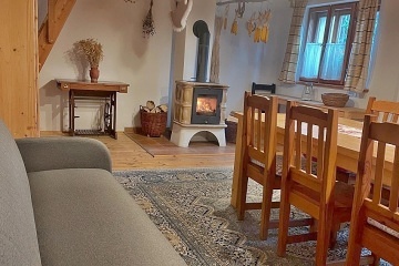 Chalupa baz�n a koupac� sud - u hradu Bouzov