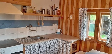 Chalupa baz�n a koupac� sud - u hradu Bouzov