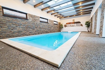 Wellness chalupa - vnit�n� baz�n - park Podyj�