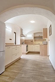 Wellness chalupa - vnit�n� baz�n - park Podyj�