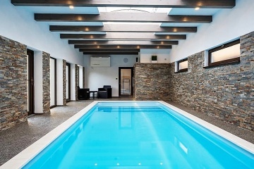 Wellness chalupa - vnit�n� baz�n - park Podyj�