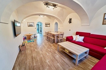 Wellness chalupa - vnit�n� baz�n - park Podyj�