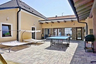 Wellness chalupa - vnit�n� baz�n - park Podyj�