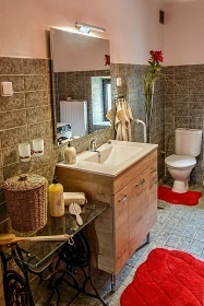 Chalupa baz�n - wellness a vinn� sklep - T�borsko