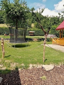 Jesenick� chata s baz�nem - Dlouh� str�n�