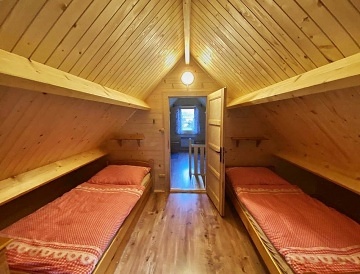 Jesenick� chata s baz�nem - Dlouh� str�n�