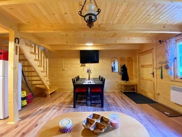 Jesenick� chata s baz�nem - Dlouh� str�n�