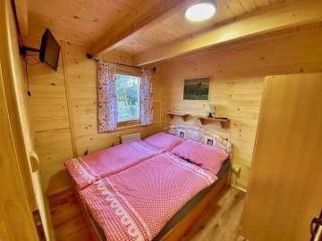 Jesenick� chata s baz�nem - Dlouh� str�n�