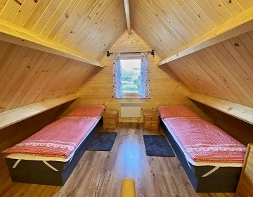 Jesenick� chata s baz�nem - Dlouh� str�n�