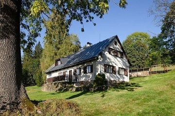 Rodinn� chalupa - baz�n a d�tsk� h�i�t� - ���ky