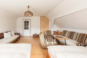 Rodinn� chalupa - baz�n a d�tsk� h�i�t� - ���ky