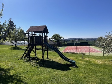 Usedlost u Orlíka - tenis, bazén a sauna