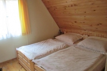 Chata u přehrady Orlík
