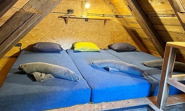 Chalupa se saunou - terasa a potok - Jizersk� hory