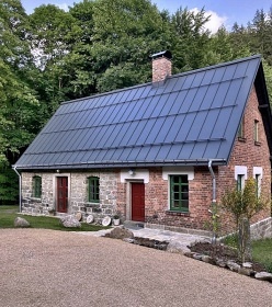 Chalupa se saunou - terasa a potok - Jizersk� hory