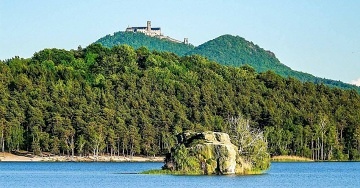 Chata s terasou - M�chovo jezero - hrad Bezd�z