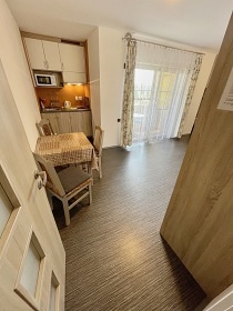 Chata s vnit�n�m baz�nem - Hrub� sk�la - �esk� r�j