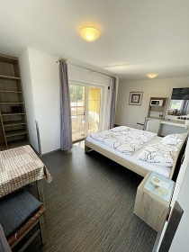 Chata s vnit�n�m baz�nem - Hrub� sk�la - �esk� r�j