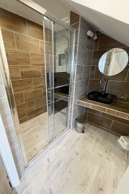 Chata s vnit�n�m baz�nem - Hrub� sk�la - �esk� r�j