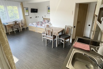 Chata s vnit�n�m baz�nem - Hrub� sk�la - �esk� r�j