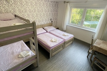 Chata s vnit�n�m baz�nem - Hrub� sk�la - �esk� r�j