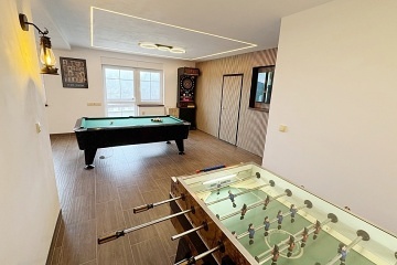 Chata s vnit�n�m baz�nem - Hrub� sk�la - �esk� r�j