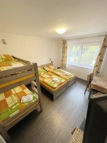 Chata s vnit�n�m baz�nem - Hrub� sk�la - �esk� r�j