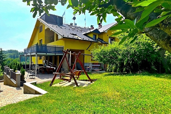 Chata s vnit�n�m baz�nem - Hrub� sk�la - �esk� r�j