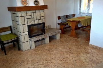 Chata u cyklostezky - �eka Oh�e - hrad Hazmburk