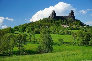 Chalupa s baz�nem - hrad Trosky - �esk� r�j