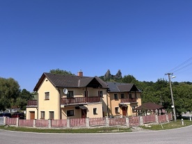 Apartmnov chalupa s baznem - hrad Trosky - esk rj
