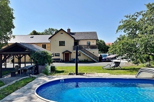 Apartmnov chalupa s baznem - hrad Trosky - esk rj