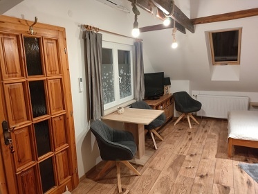 Chalupa s baz�nem - Vla�im - CHKO Blan�k