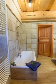 Srub u rybnka - Novohradsk hory - esk Krumlov