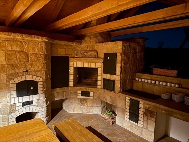 Chalupa s baznem a kachlovmi kamny - esk rj