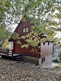 Chata a koupac sud s vhledem - Hostnsk vrchy