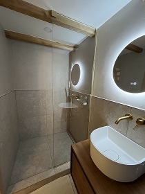 Chata a koupac sud s vhledem - Hostnsk vrchy