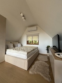 Chata a koupac sud s vhledem - Hostnsk vrchy