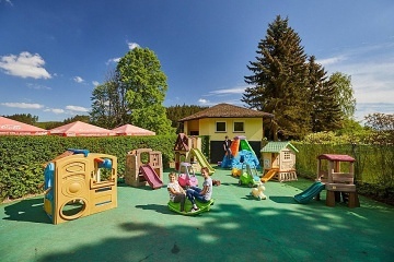 Chata a koupac rybnk - ern hora - Jansk Lzn