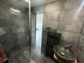 Chata a koupac rybnk - ern hora - Jansk Lzn